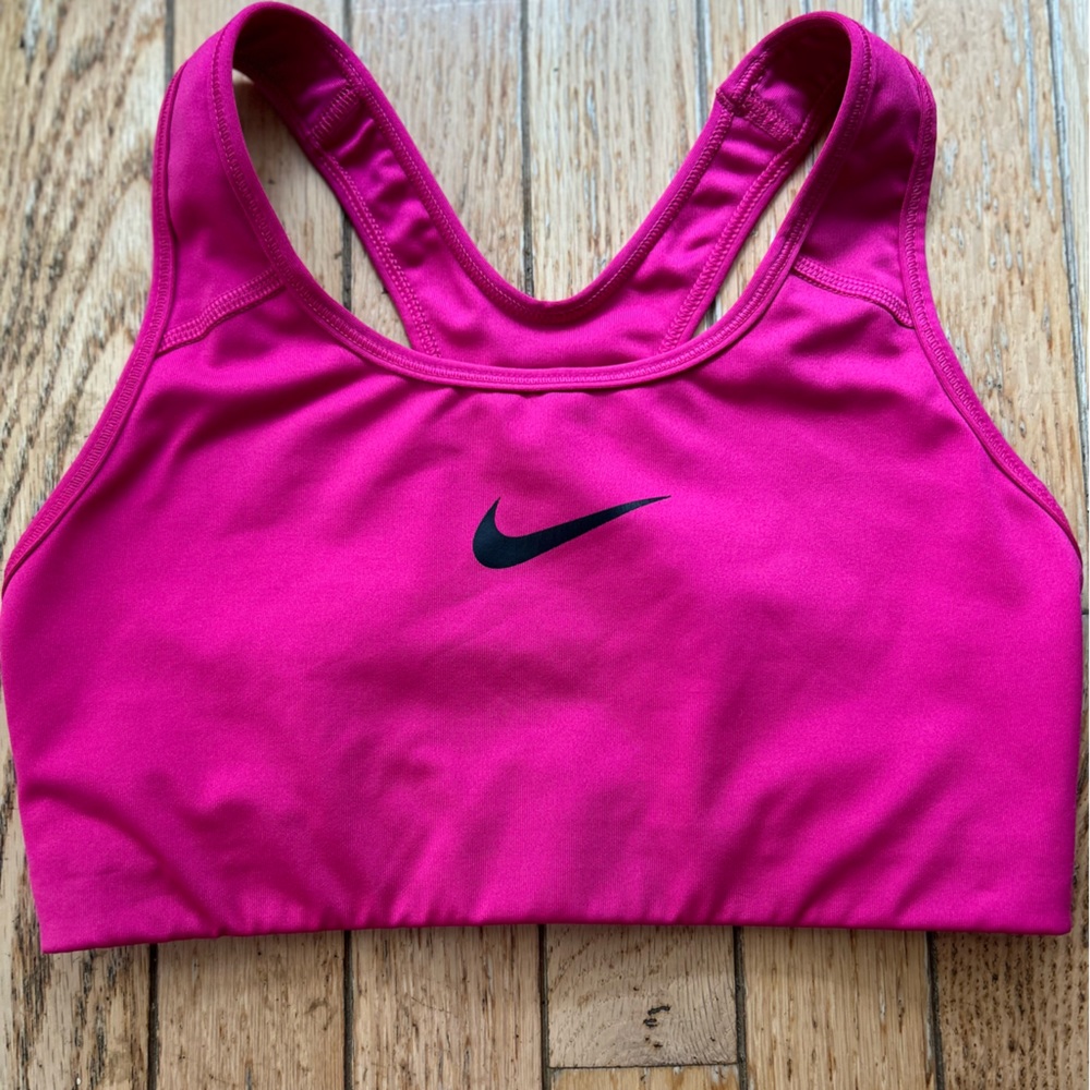 Nike Dri Fit sports bra, work out top. Sz small. Excellent Condition! No pads